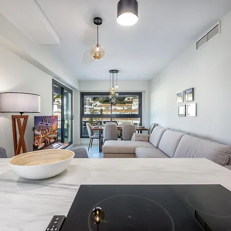 Vivi Homes - Alira, Pool, Terrace, Close To Appartement