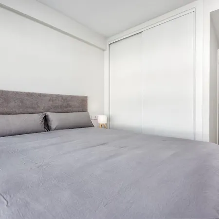 Vivi Homes - Alira, Pool, Terrace, Close To Appartement