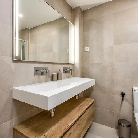 Vivi Homes - Alira, Pool, Terrace, Close To