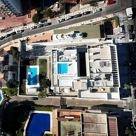Vivi Homes - Alira, Pool, Terrace, Close To Appartement *