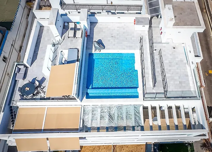 Vivi Homes - Alira, Pool, Terrace, Close To Apartamento *