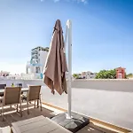 Vivi Homes - Alira, Pool, Terrace, Close To توريمولينوس
