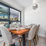 Vivi Homes - Alira, Pool, Terrace, Close To شقة